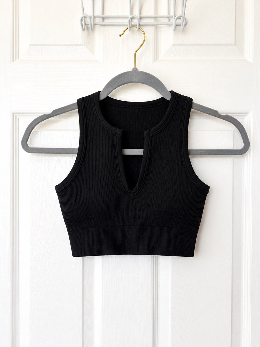 Sleeveless Ribbed V-Neck Crop Tank Top Padded